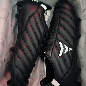 NIB/NWOT Men's Core Football Shoes SR